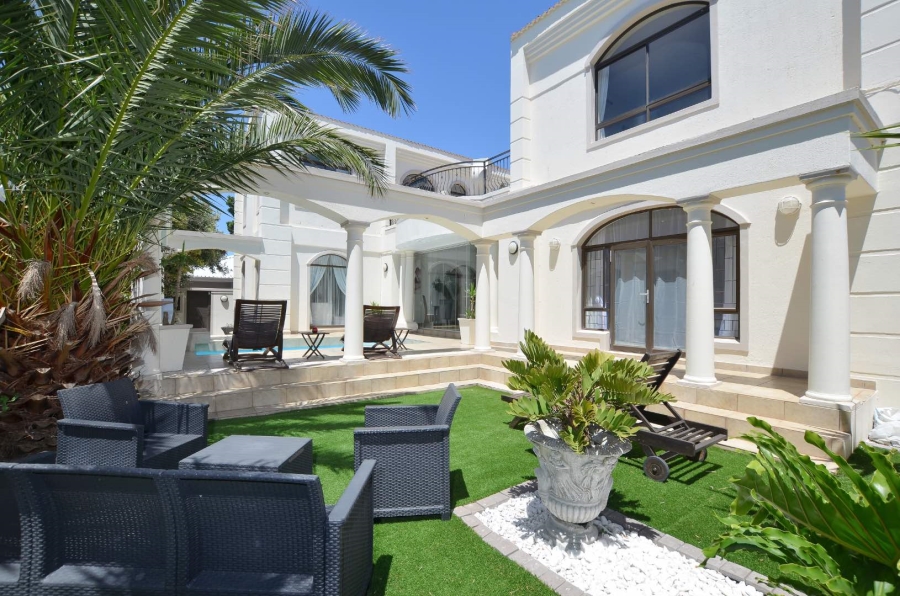 9 Bedroom Property for Sale in Sunset Beach Western Cape